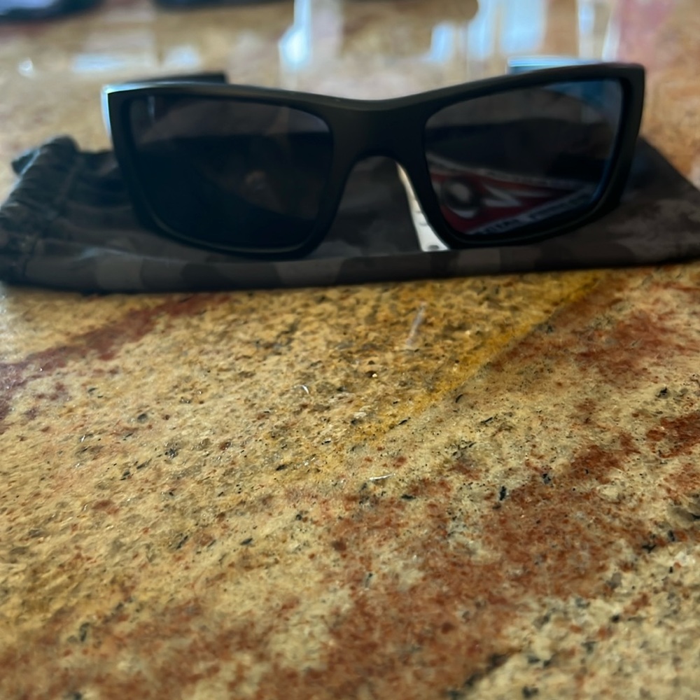 Men’s Oakley Gas Cans